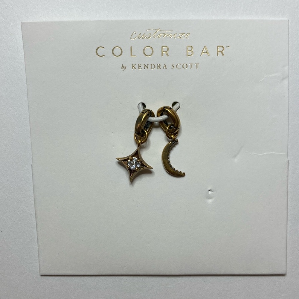 Kendra Scott “Go beyond” charm set antique gold